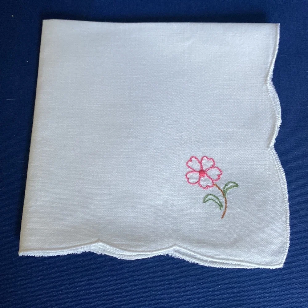NWOT Set of 4 Hors D'oeuvre / Cocktail Embroidered Napkins